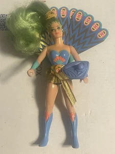 Modellino She-ra Peekablue 1985 vintage usato in ottime condizioni con vestito e scudo - Foto 1 di 6