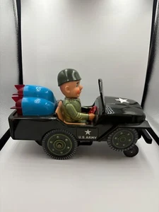 U.S. ARMY JEEP MASUDAYA GIOCATTOLO IN LATTA LITOGRAFATA A BATTERIA FUNZIONANTE - Imagen 1 de 18