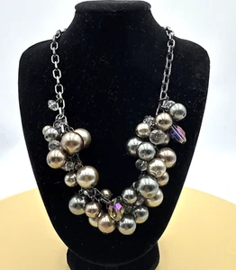 Collar Grueso Racimo Cuentas Distintivo Perla Simulada y Estrás - Imagen 1 de 6