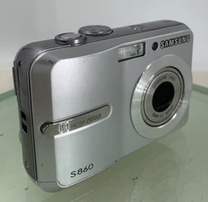 Samsung S860 8.1MP COMPACT DIGITAL CAMERA SILVER WITH COVER TESTED - 223 - Picture 1 of 9