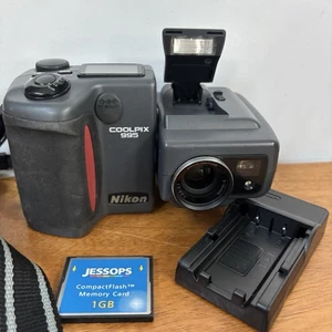 Nikon Digitalkamera Coolpix 995 3.2MP schwarz getestet - Bild 1 von 14
