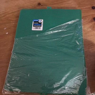 Darice Plastic Canvas Sheets 7 Mesh Count Green  10.5" X 13.5"  11 Pieces - Image 1 of 4