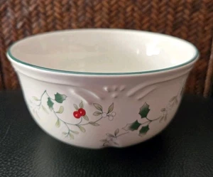 SET OF 4 PFALTZGRAFF WINTERBERRY DEEP SOUP CEREAL BOWLS CHRISTMAS 5 3/4" - Picture 1 of 3