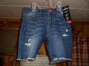 JORDACHE GIRLS BERMUDA JEAN SHORTS SIZE 8 BUTTON UP FRINGED BOTTOM CASUAL SUMMER - Picture 1 of 2