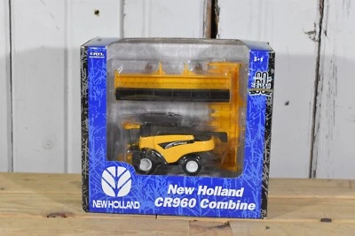 ERTL NEW HOLLAND CR960 COMBINE  #13595 DUAL HEADS - Image 1 of 4