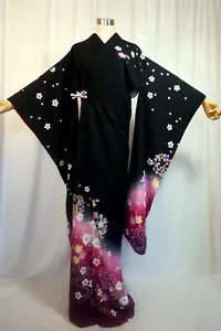 Japanischer Kimono SEIDE "FURISODE"SAKURA,GLD Faden/Blatt, schwarz Größe M, L5'7"..4312 - Bild 1 von 9