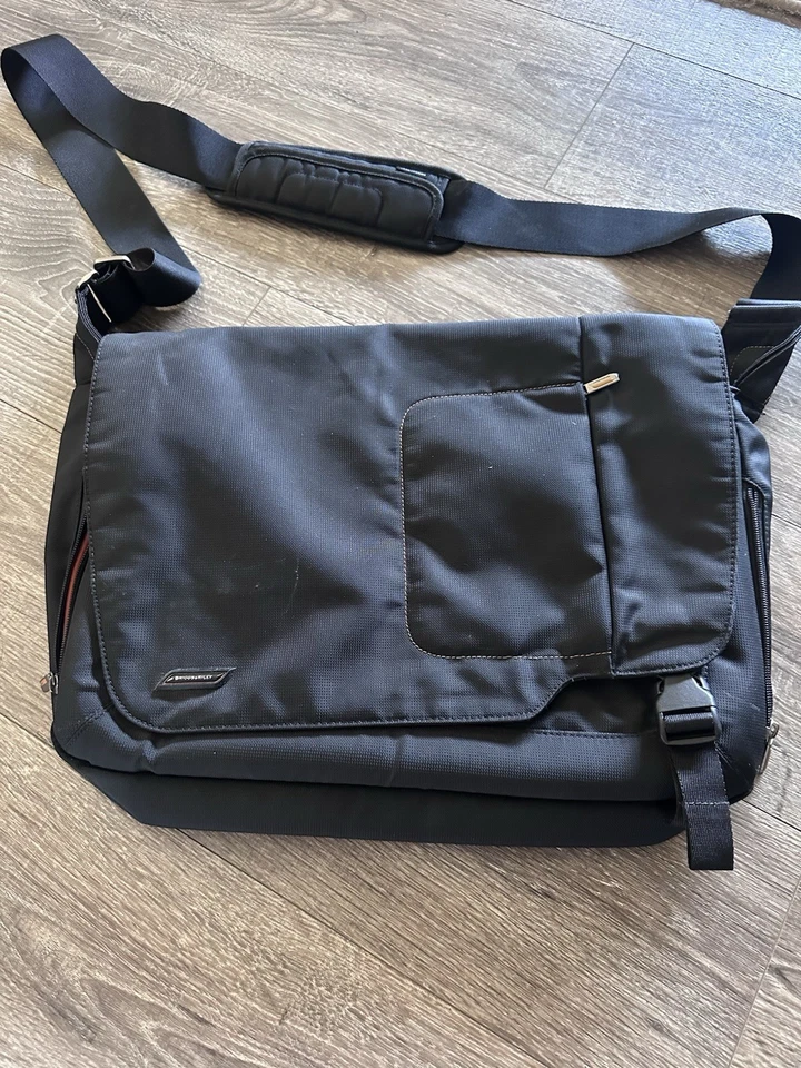 Briggs & Riley Travel ware Verb Grow Expandable Messenger Laptop Black Bag - Image 1 of 4