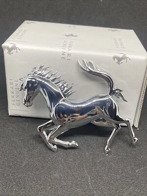 Genuino Ferrari 458.488, California caballo saltando trasero 100 mm P/N 82059100 Foto 1 de 4