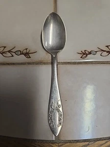 Antique Oneida Rockford FAIROAKS Teaspoon 6" And Silverplate Wreath - Picture 1 of 8