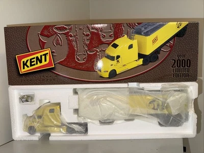 First Gear Mack Vision High Roof Tractor/Bulk Feed Trailer Evergreen 58-0154 - Image 1 of 3