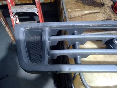 Grille Grille With Painted Inserts Fits 03-07 FORD E150 VAN 1331088 Foto 1 de 4