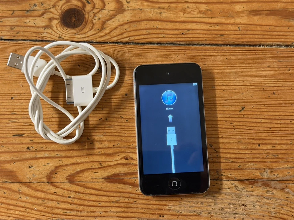 iPod Touch 4th Generation 32GB Black iOS 4 - Image 1 of 2