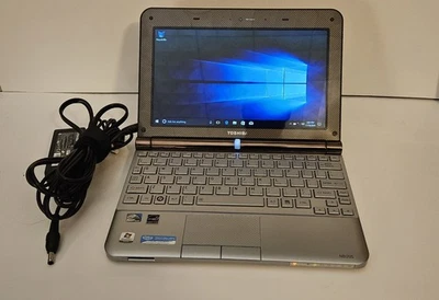 Mini portátil Toshiba NB205 Intel Atom 1,67 GHz 2 GB RAM 160 GB Foto 1 de 4