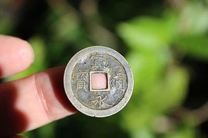 Auténtica moneda antigua japonesa de bronce fundido 1 mes, 1668-1700, Japón - Imagen 1 de 8