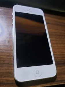 Apple iPhone 5 locked to Bell Mobility - Picture 1 of 2
