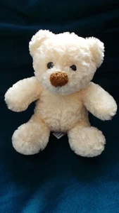 HEUNEC KUSCHELBÄR TEDDYBÄR PLÜSCHTIER SITZEND CREMEWEISS 16cm UNBESPIELT VITRINE - Bild 1 von 5