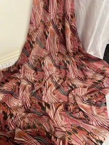 1 mtr dusty pink printed georgette dress chiffon fabric..58”wide (147cm) - Picture 1 of 9