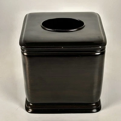 Toallitas faciales Winston de bronce frotado con aceite cubierta de caja de pañuelos Foto 1 de 4