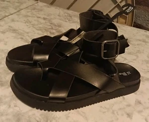 No Boundaries X-Riemen Zehenschlaufe Damen-Sandalen Größe 10 schwarz neu mit Etikett - Bild 1 von 6