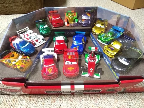 DISNEY STORE EXCLUSIVE PIXAR CARS 16 VEHICLE DIE CAST WORLD GRAND PRIX GIFT SET Cover