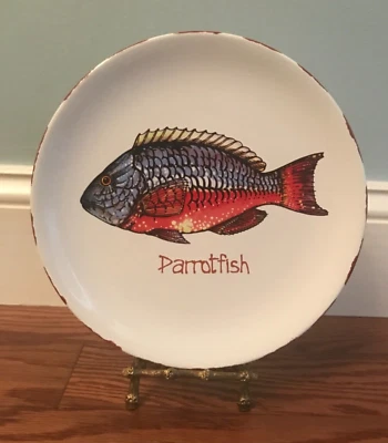 Plato de ensalada de pez loro Mud Pie Fisher Island 8" pulgadas redondo Foto 1 de 4