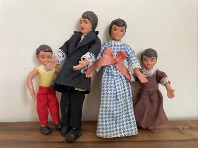 Casa de muñecas colonial MC Shackman de colección familia mamá/papá/hermana/hermano 3,5"-5" Foto 1 de 4