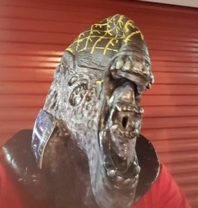Alien Mask Adult AvP Alien vs Predator Halloween Costume Mask Illusions 2004 NEW - Picture 1 of 12