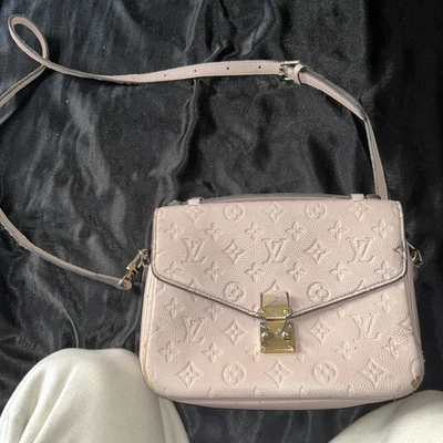 Louis Vuitton Pochette Métis Crossbody Light Pink Leather - Image 1 of 4
