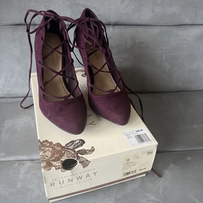 LC Lauren Conrad Runway Fizzy Wine 系带高跟鞋,尺寸 9,全新带盒,勃艮第色 — 第 1/4 张图片