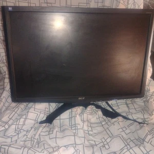 Acer X223W 22" Widescreen Black LCD Monitor - Picture 1 of 8