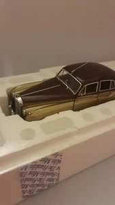 A Franklin mint 1/24 scale model of a 1955 Bentley SI. - Picture 1 of 11