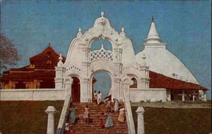 CEYLON (Sri Lanka) ~1960/70 Buddhist Temple Kelaniya Postcard Postkarte Asien AK - Picture 1 of 2