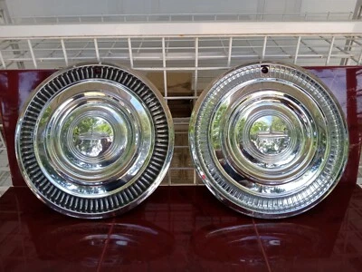 Oldsmobile Delta Starfire Jetfire 1963 14" tapacubos juego de 2 cubiertas de rueda antiguas Foto 1 de 4