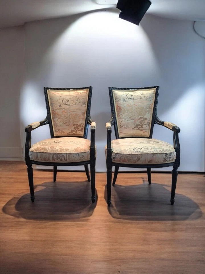Elegante par vintage de sillas de laca negra estilo Luis XVI, Hollywood Regency Foto 1 de 4