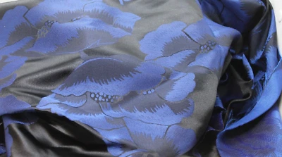 Azul Marino y Negro Amapola Brocado NUEVO Rayon2yds Tela Estrategia Mezcla Satén Brocado Chaleco/d Foto 1 de 2