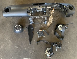 RENAULT TWINGO COMPLETE FRONT AIRBAG KIT CURTAINS BELTS DASHBOARD (2014-2019) - Picture 1 of 12