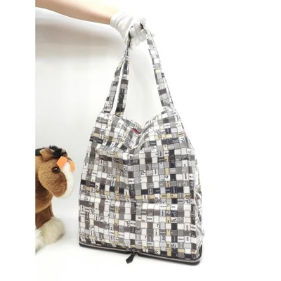 Bolso de mano plegable Hermes Silky Pop Eco de cuero de fiordo para mujer con patrón de arco Foto 1 de 4