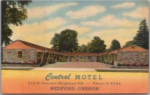 MEDFORD, Oregon Postcard CENTRAL MOTEL Highway 99 Roadside / Curteich Linen 1954 - Picture 1 of 2