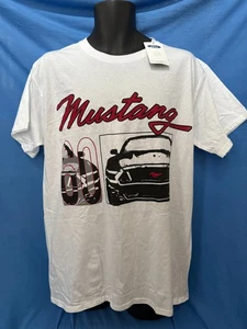 T-shirt grafica 60° anniversario FORD MUSTANG NUOVA con etichette marchi poetici taglia S - Foto 1 di 10