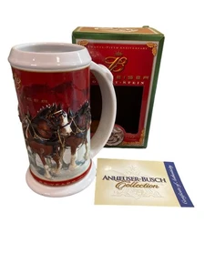 Budweiser Holiday Stein 2004 25 aniversario Clydesdales con caja y certificado de autenticidad CS608 - Imagen 1 de 6