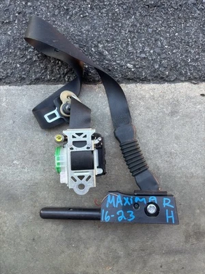 Cinturón de seguridad delantero lado pasajero Nissan Máxima 2016-2023-color negro lado derecho Foto 1 de 2