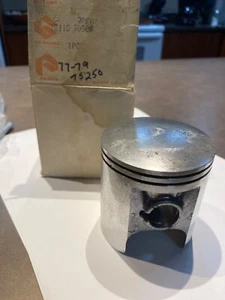 NOS NEW SUZUKI piston STD 1977-1981 TS 250 12110-30510 - Bild 1 von 4