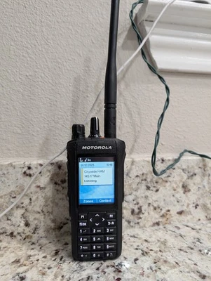 Motorola MOTOTRBO R7 (AAH06JDN9RA1AN) VHF Digital 2-Way Radio - Image 1 of 4