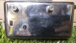 Radio Shack 20dB Signal Amplifier UHF VHF FM 15-1113B Archer 117 VAC 60Hz 3.6WOp - Picture 1 of 4