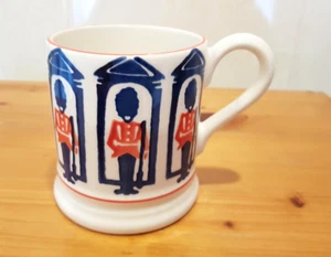 Taza Emma Bridgewater Palacio de Buckingham The Kings Guard 1/2 pinta mejor calidad - Imagen 1 de 5