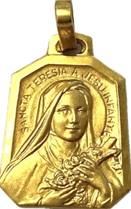 Virgin Mary Gold Plated Pendant vintage, size: 1.5cm X 1.6cm - Picture 1 of 2