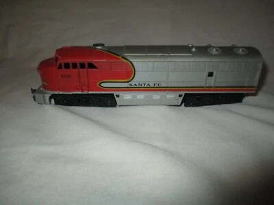 AHM Train Ho Scale Model Train Santa Fe Powered Locomotive 5028 - Image 1 of 4