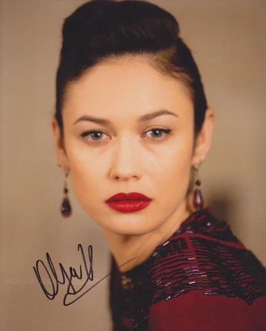 OLGA KURYLENKO - James Bond GENUINE SIGNED AUTOGRAPH Cover
