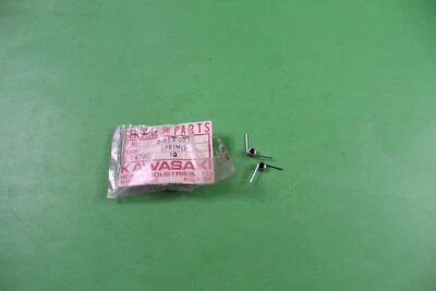 Nuevo de Lote Antiguo Kawasaki OEM Tanque de Combustible Gancho de Resorte 73-75 Z1 72-75 H1 H2 51053-003 CANTIDAD2 Foto 1 de 3
