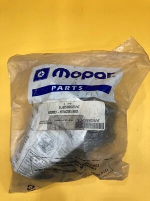 NEW Mopar OEM Mopar Jeep Rear Outer Seat Belt Right 5JB58BD5AE 5JB58BD5 NOS! Foto 1 de 4